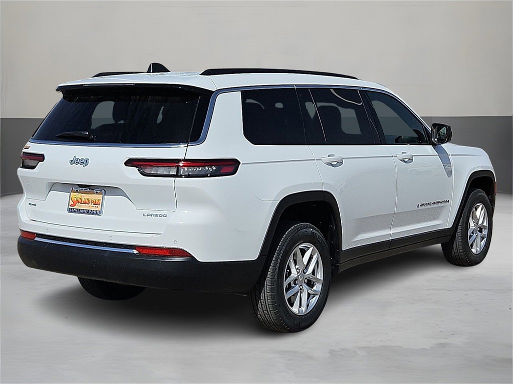 2025 Jeep Grand Cherokee Laredo photo 3