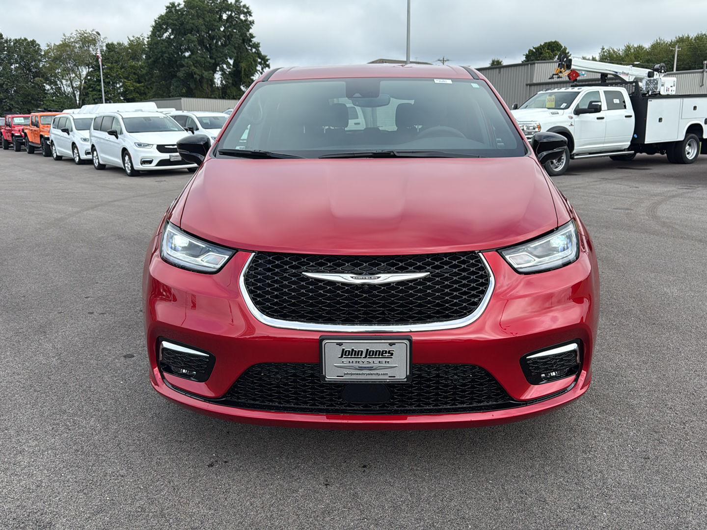 2026 Chrysler Pacifica photo 14
