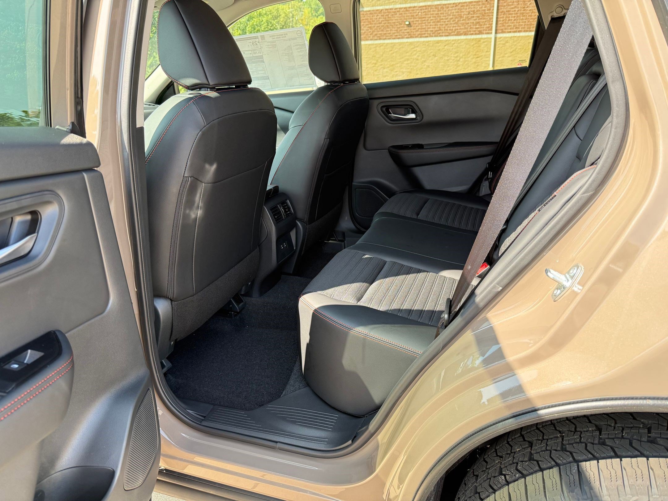 2026 Nissan Rogue SV photo 10