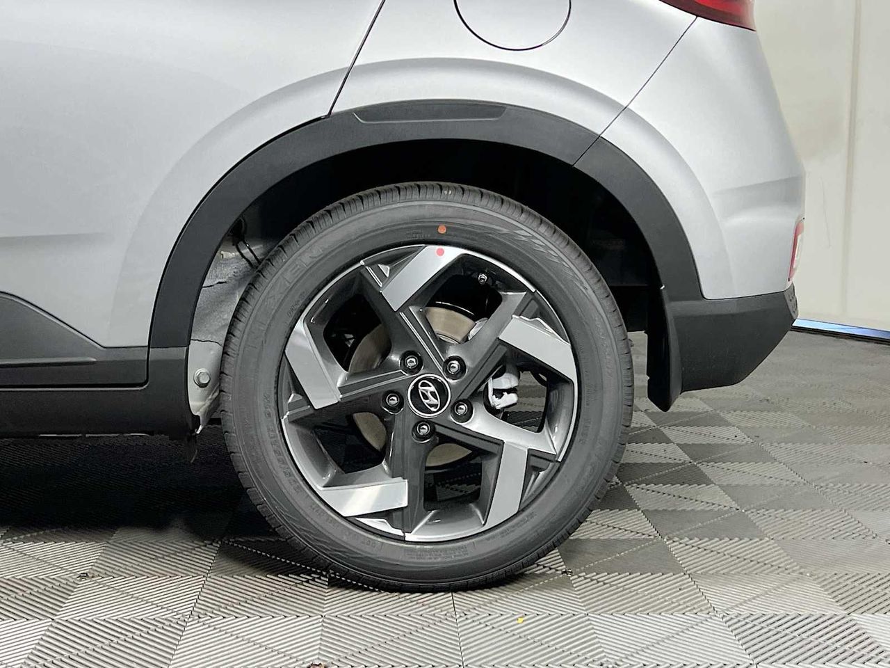 2025 Hyundai Venue SEL photo 15