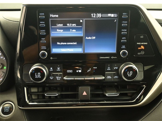 2020 Toyota Highlander LE photo 7