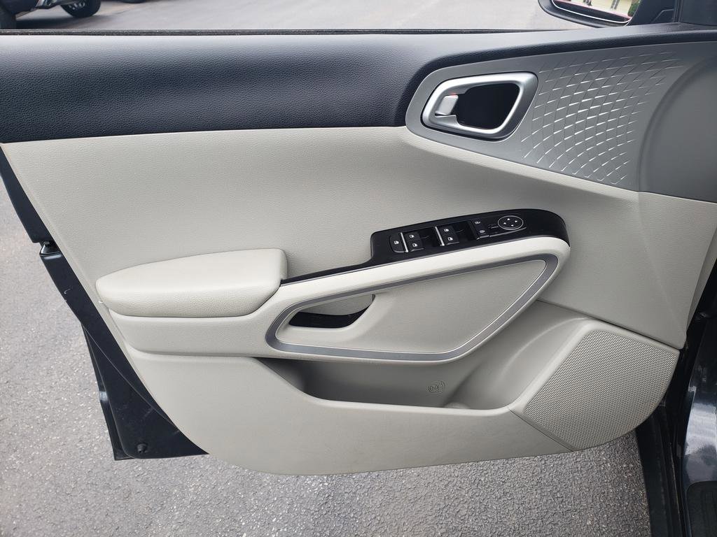 2020 Kia Soul LX S X-Line photo 13