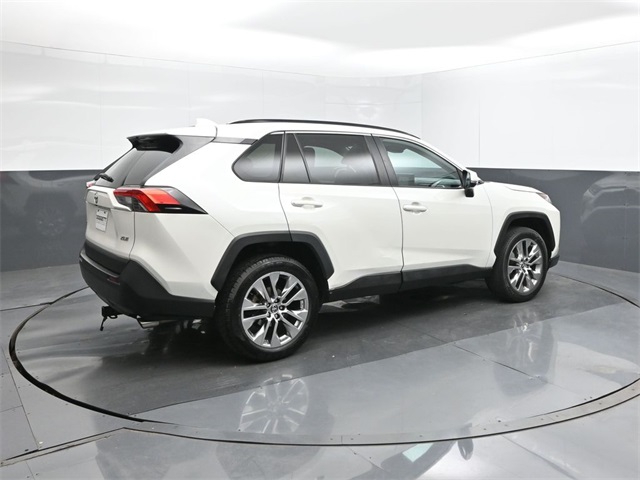 2021 Toyota RAV4 XLE Premium photo 10