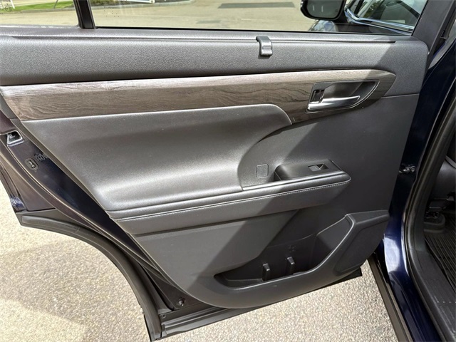 2020 Toyota Highlander Limited photo 17