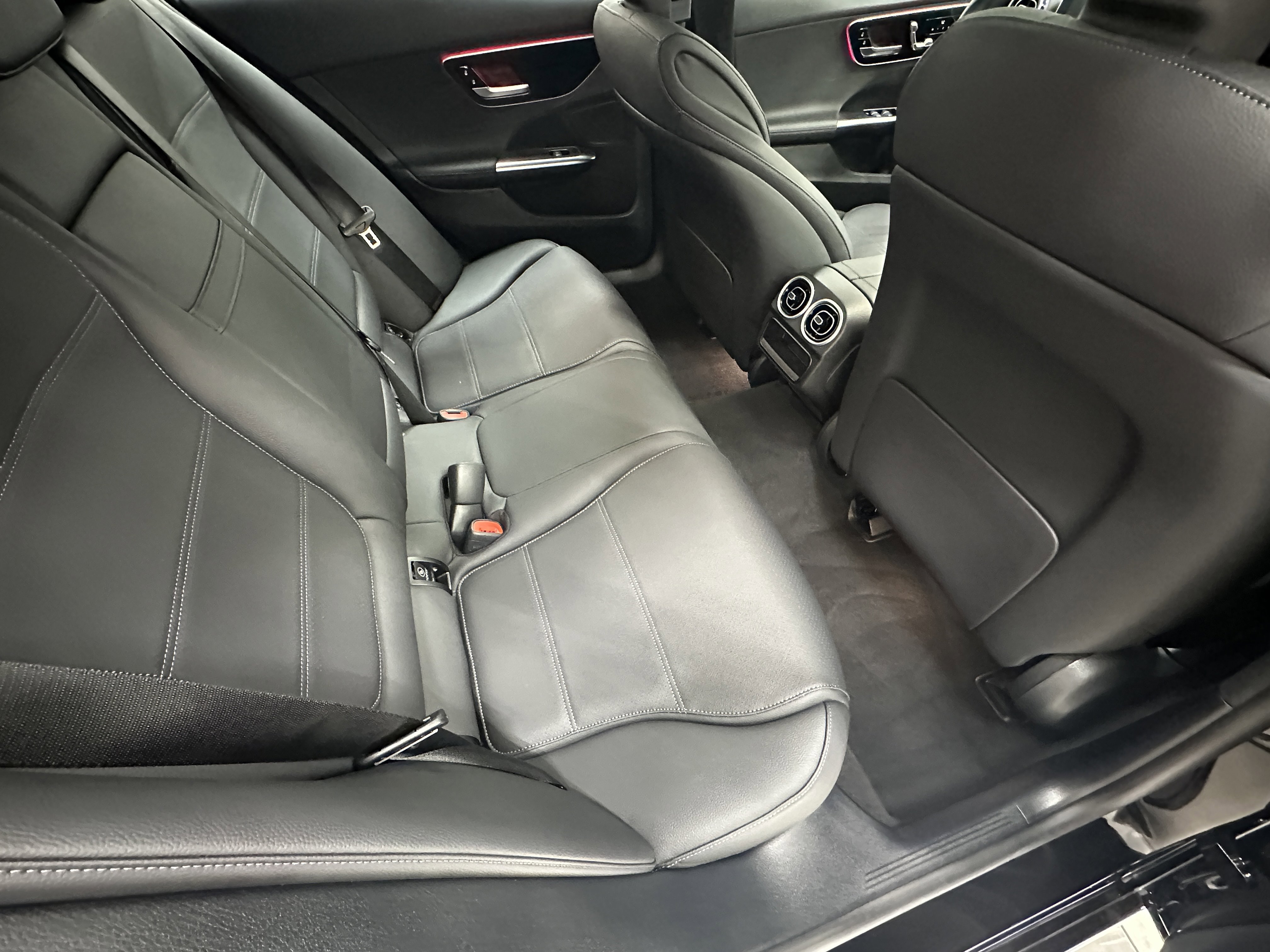 2024 Mercedes Benz C 300 photo 5
