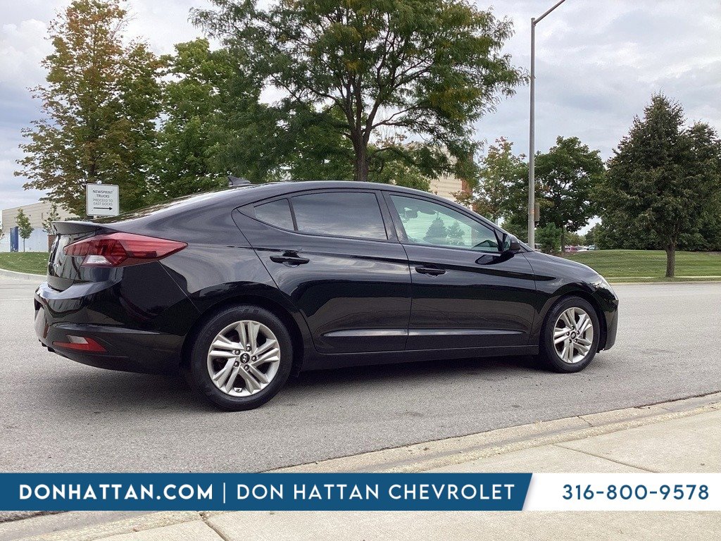 2019 Hyundai Elantra SEL photo 4