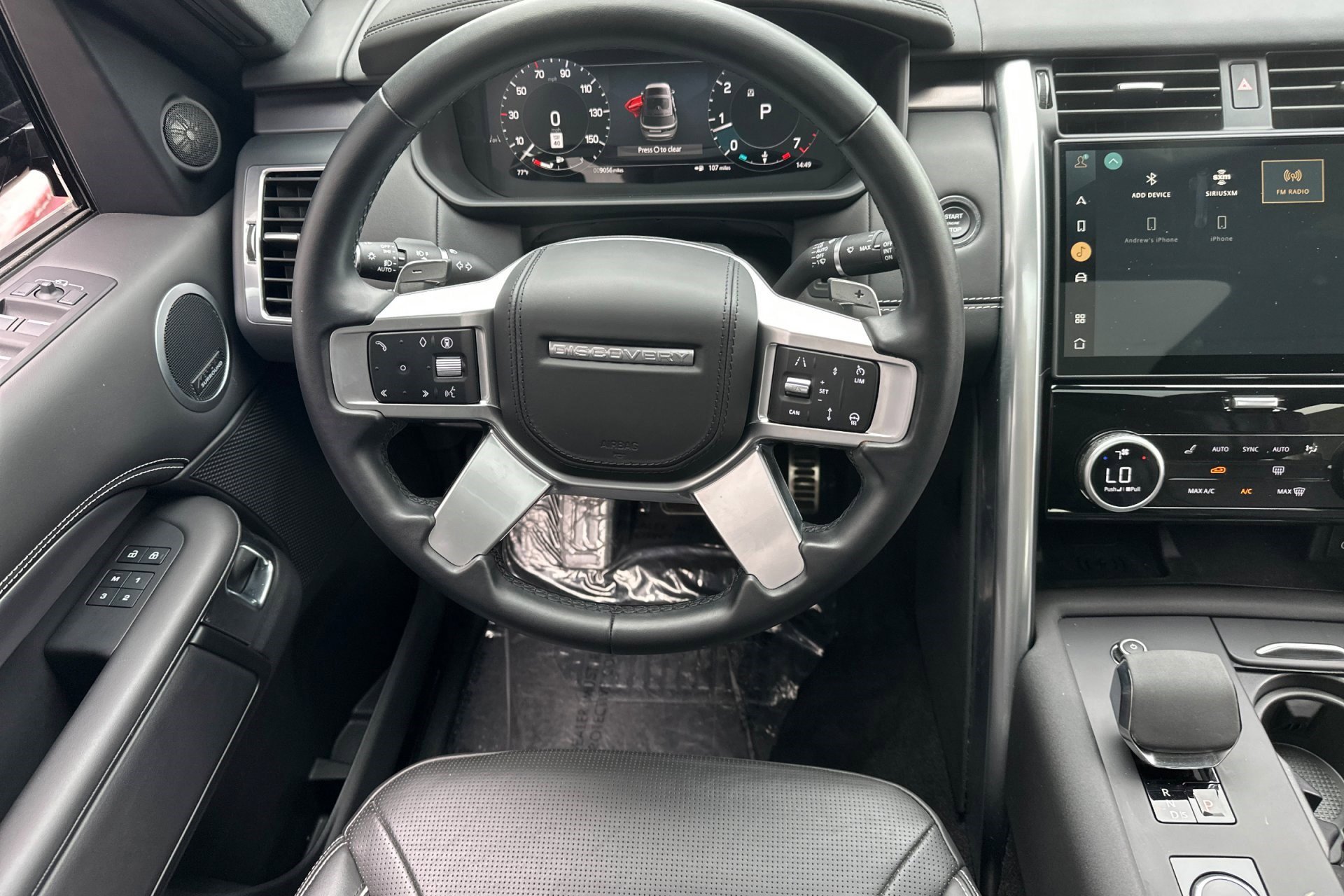 2024 Land Rover Discovery Metropolitan Edition photo 25