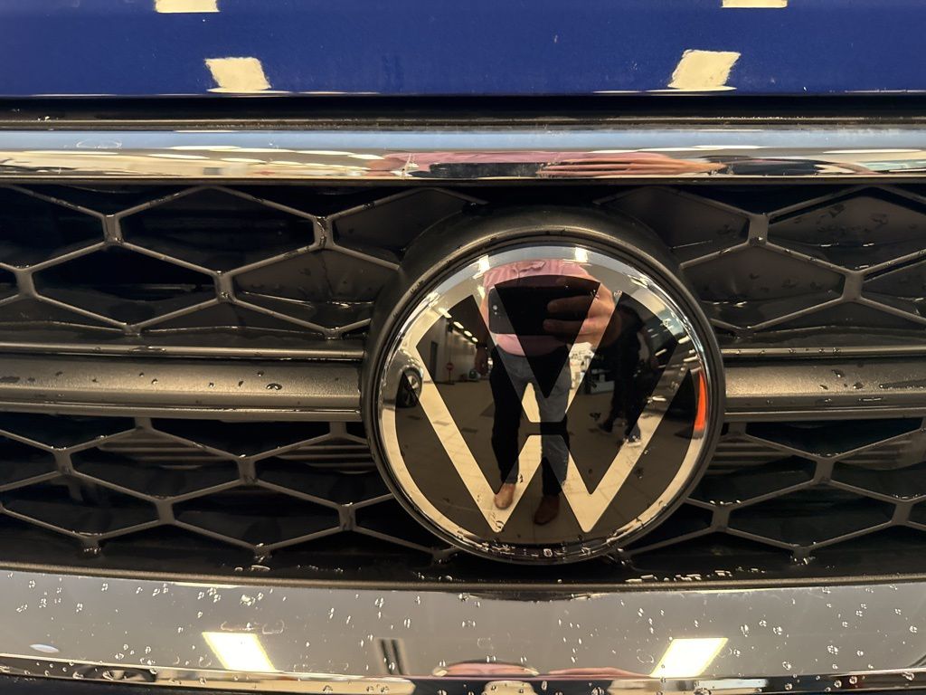 2024 Volkswagen Taos S photo 2