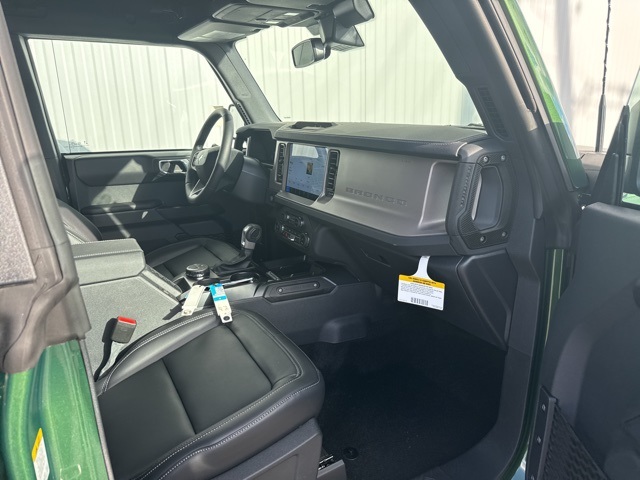 2025 Ford Bronco Outer Banks photo 2