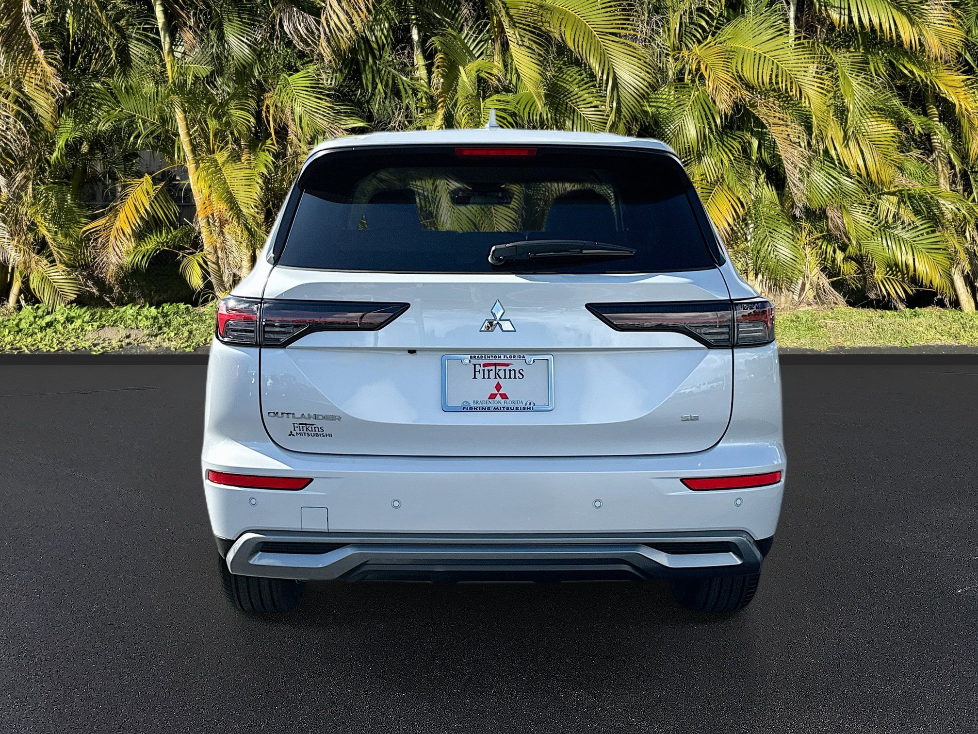 2025 Mitsubishi Outlander SE photo 4
