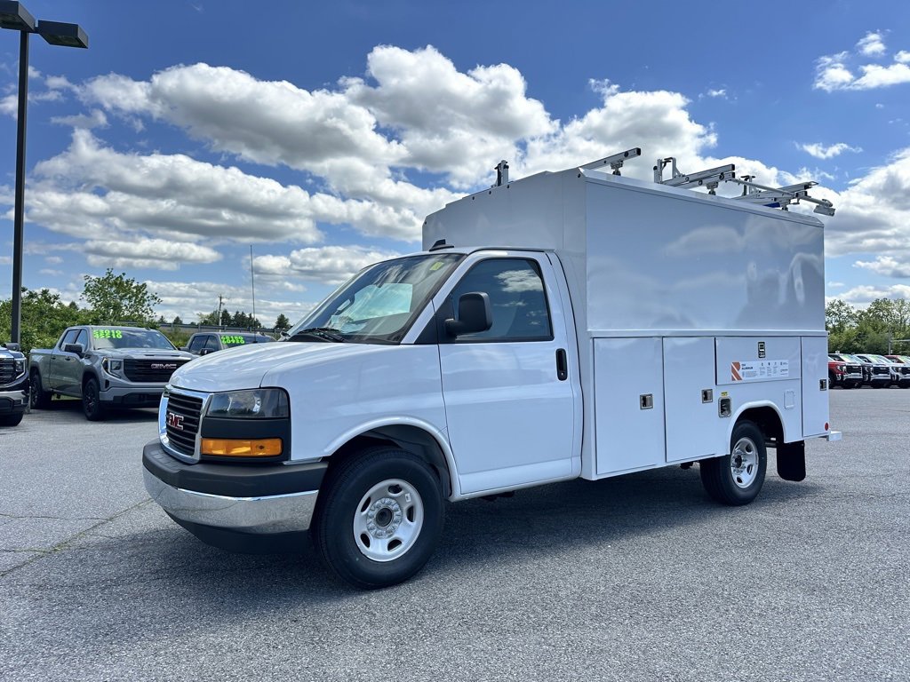 2025 Gmc Savana Cutaway 3500 photo 2