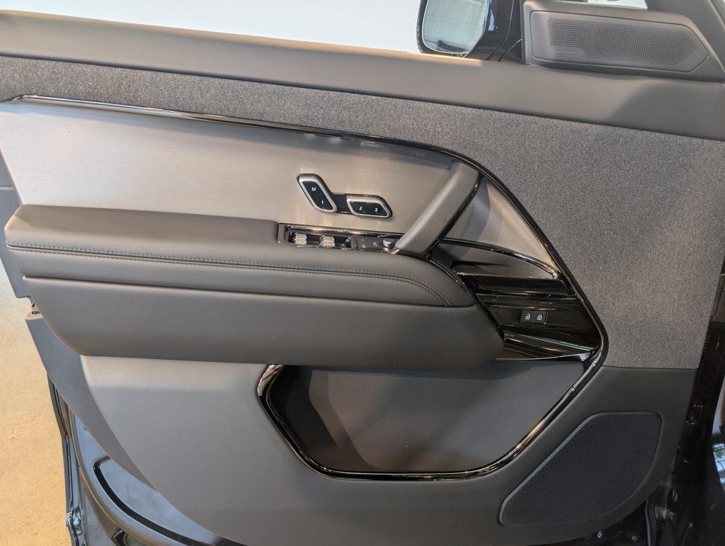 2025 Land Rover Range Rover Sport SE photo 7