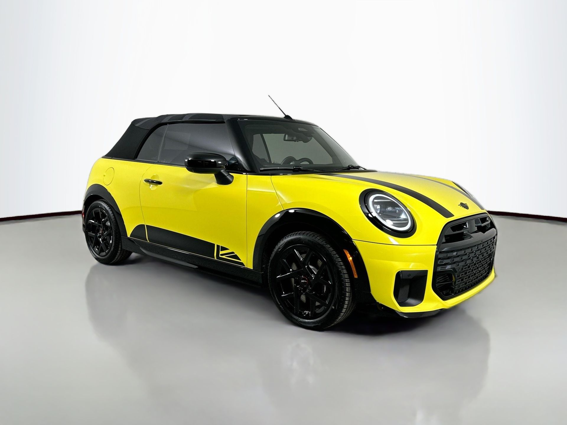 2026 Mini Cooper Convertible Iconic photo 3