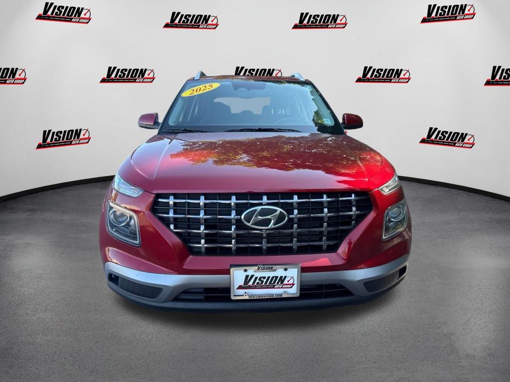 2025 Hyundai Venue SEL photo 2