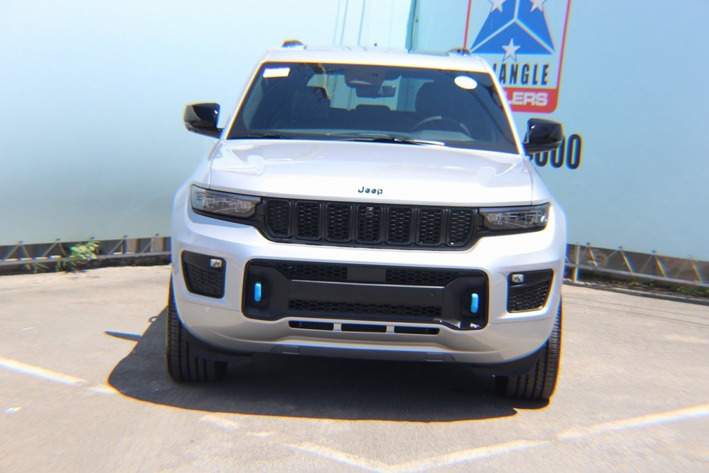 2025 Jeep Cherokee 4xe photo 3