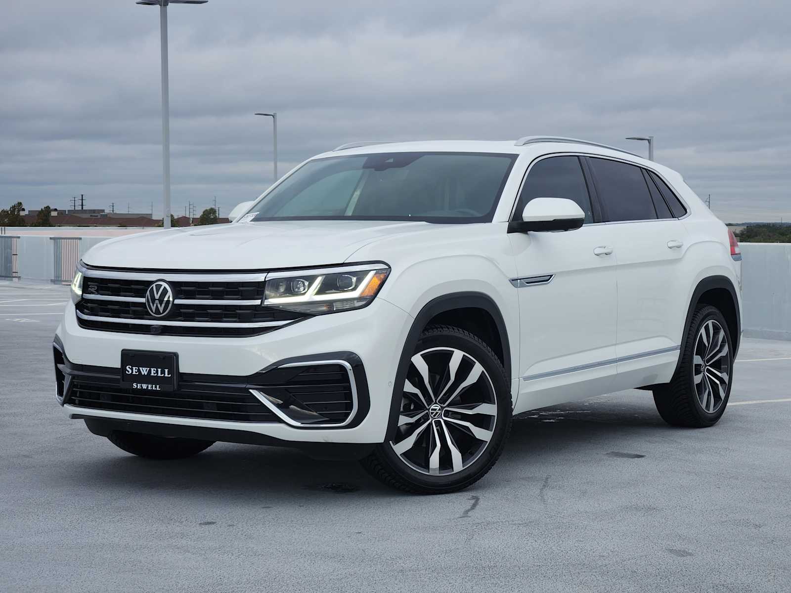 2022 Volkswagen Atlas Cross Sport SEL Premium R-Line's photo