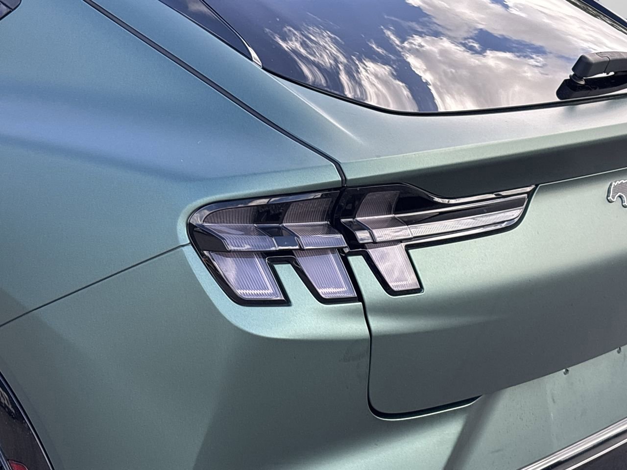 2021 Ford Mustang Mach-E Premium photo 6