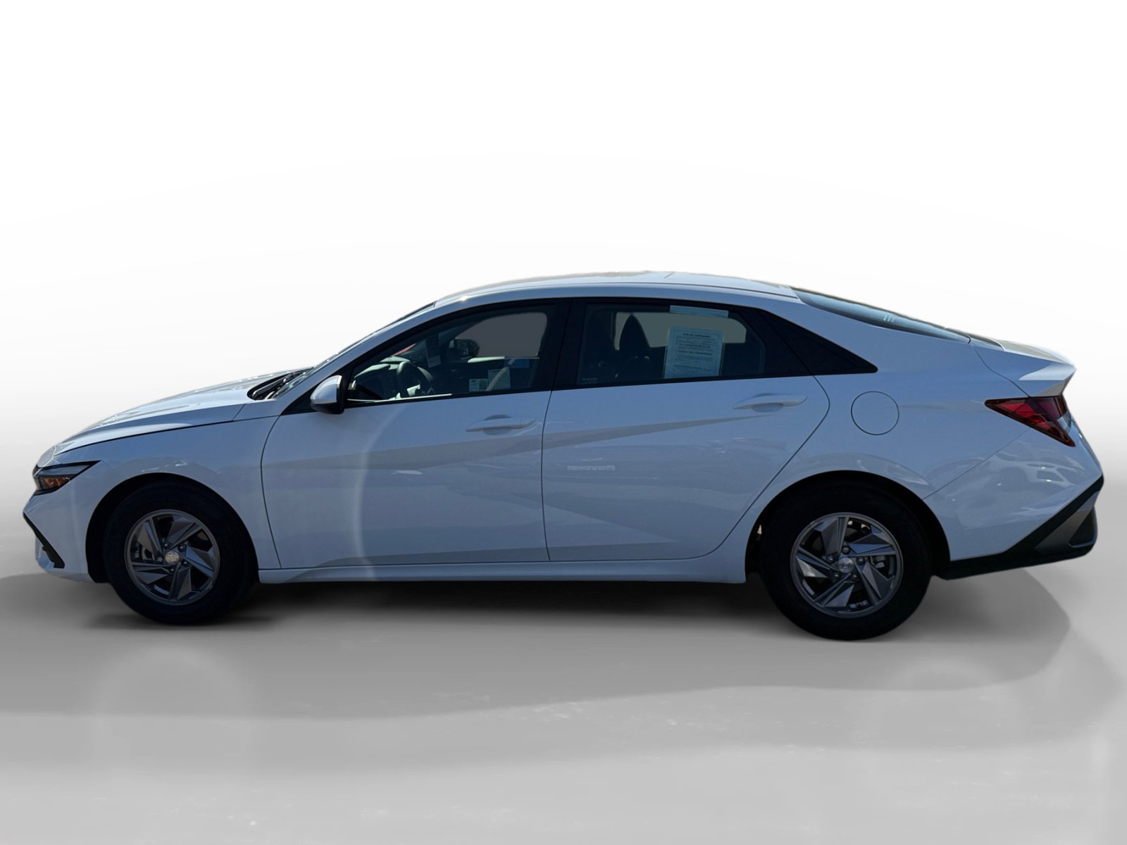 2024 Hyundai Elantra SE photo 2