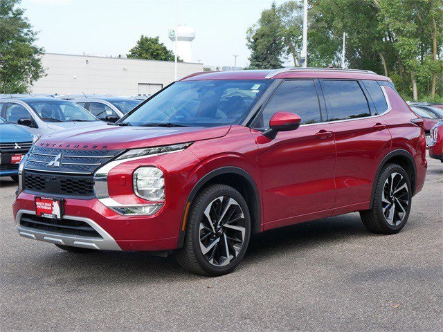 2024 Mitsubishi Outlander SEL photo 3