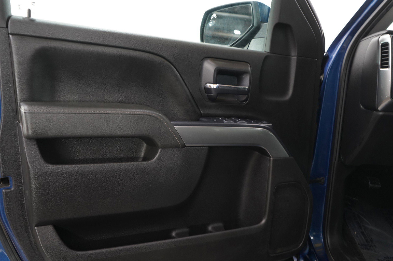 Used 2016 Chevrolet Silverado 1500 LT with VIN 1GCVKREC7GZ210222 for sale in Bloomington, Minnesota
