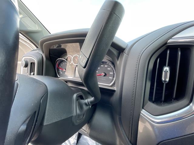 2022 Chevrolet Silverado RST photo 15