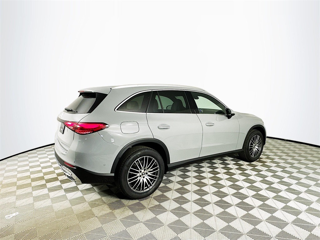 2026 Mercedes Benz GLC 300 photo 7