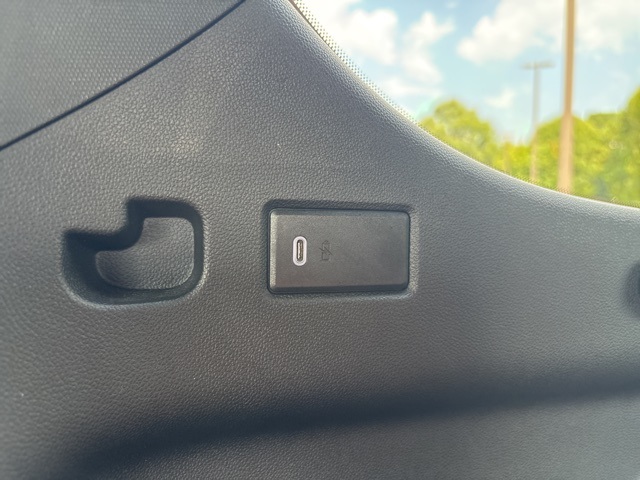2021 Chevrolet Tahoe High Country photo 24