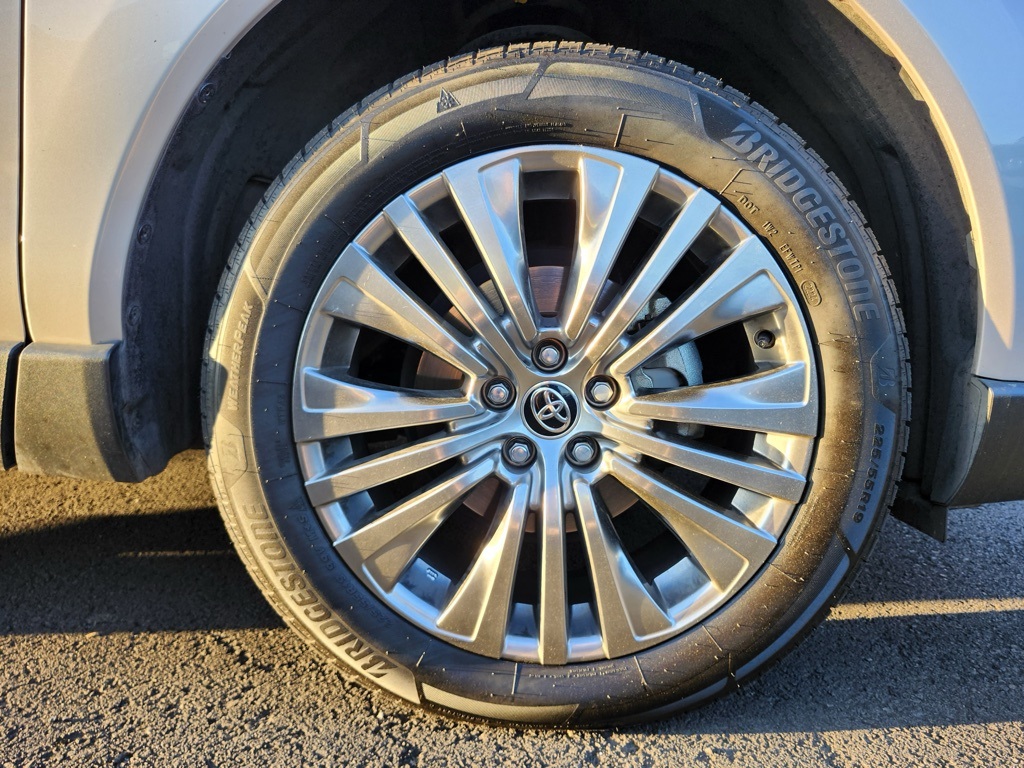 2022 Toyota Venza XLE photo 27