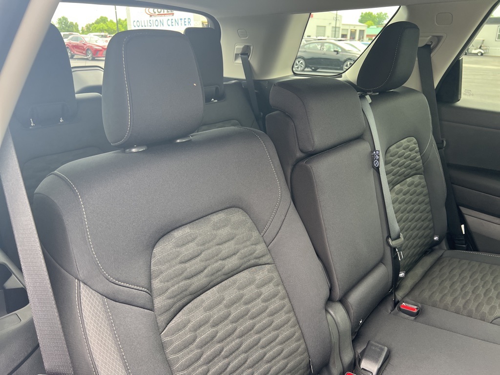 2025 Nissan Pathfinder SV photo 11