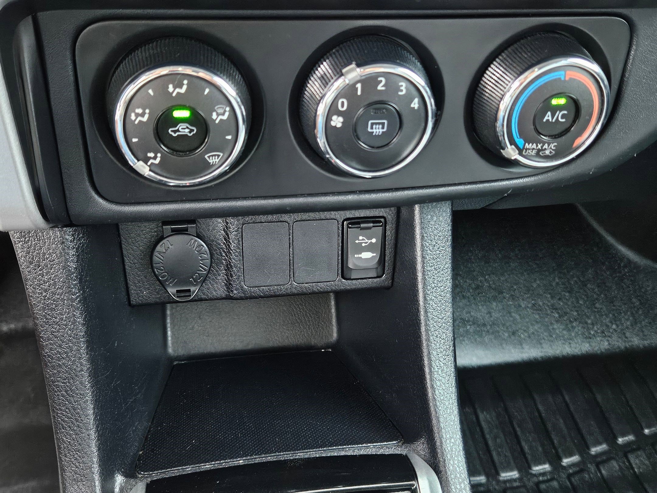 2018 Toyota Corolla L photo 22