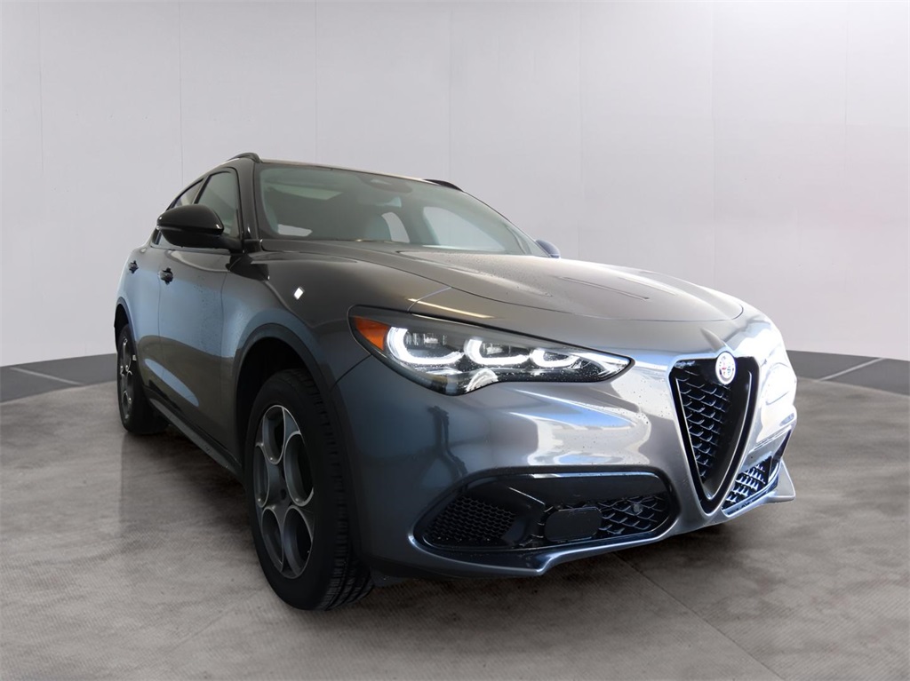 2025 Alfa Romeo Stelvio Sprint Base photo 3