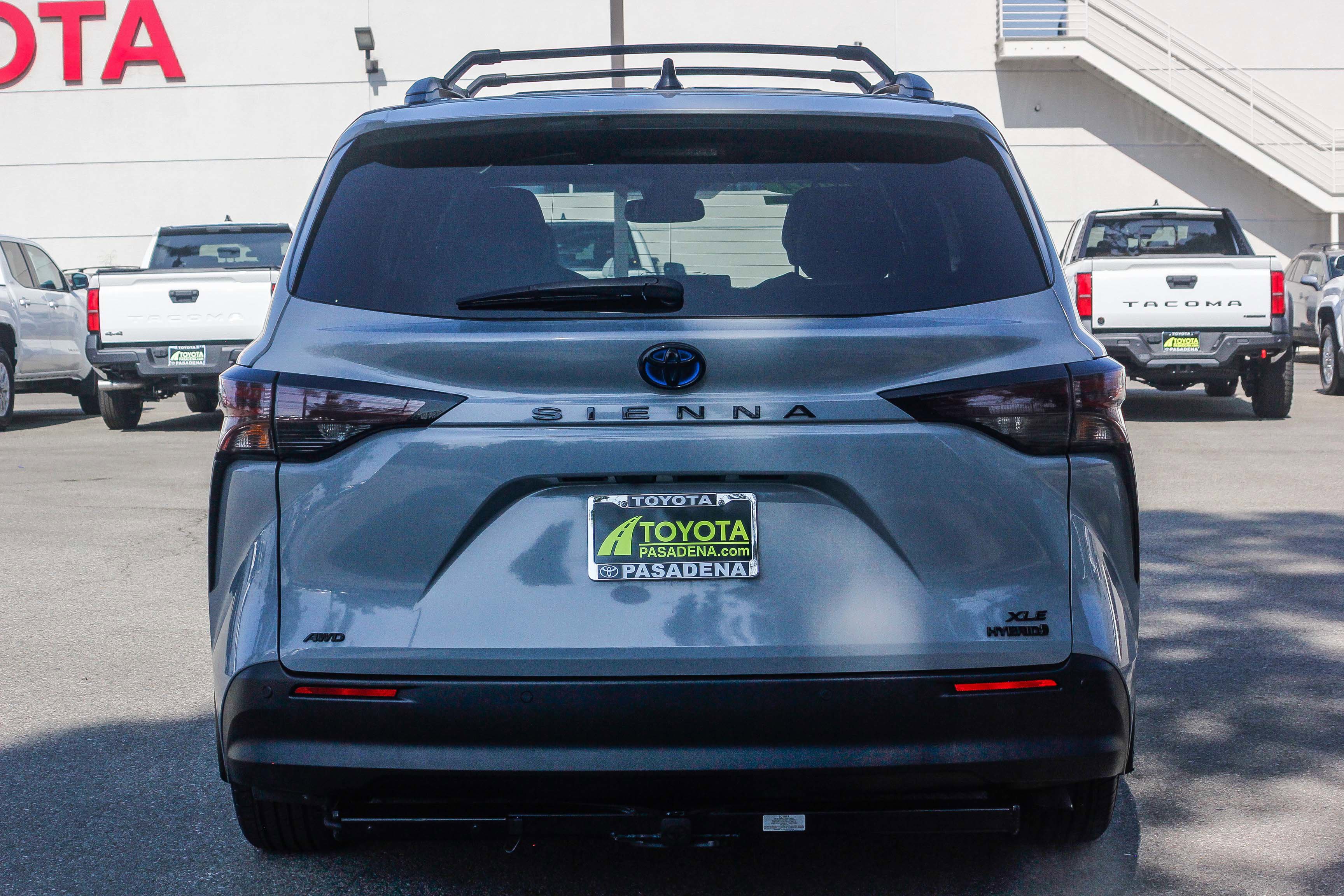 2024 Toyota Sienna Woodland Edition photo 2