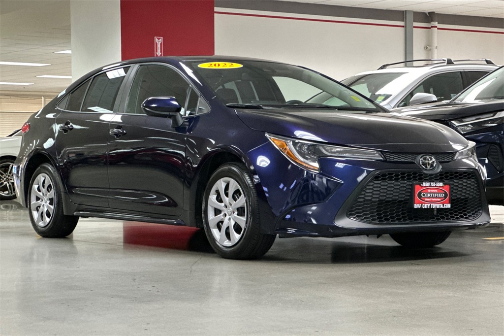2022 Toyota Corolla LE photo 2