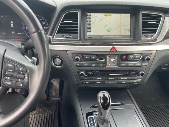 2015 Hyundai Genesis 3.8 RWD photo 2