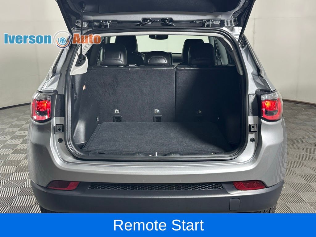 2022 Jeep Compass Latitude Lux photo 5