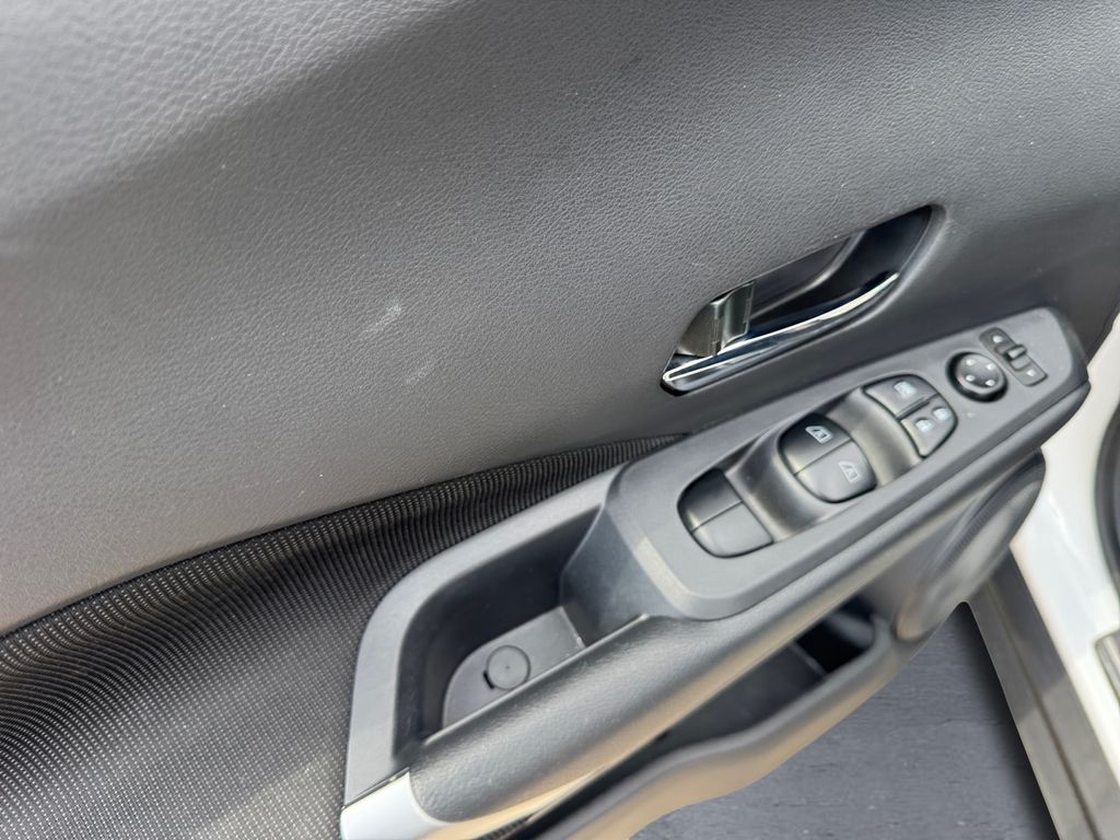 2024 Nissan Kicks SV photo 11