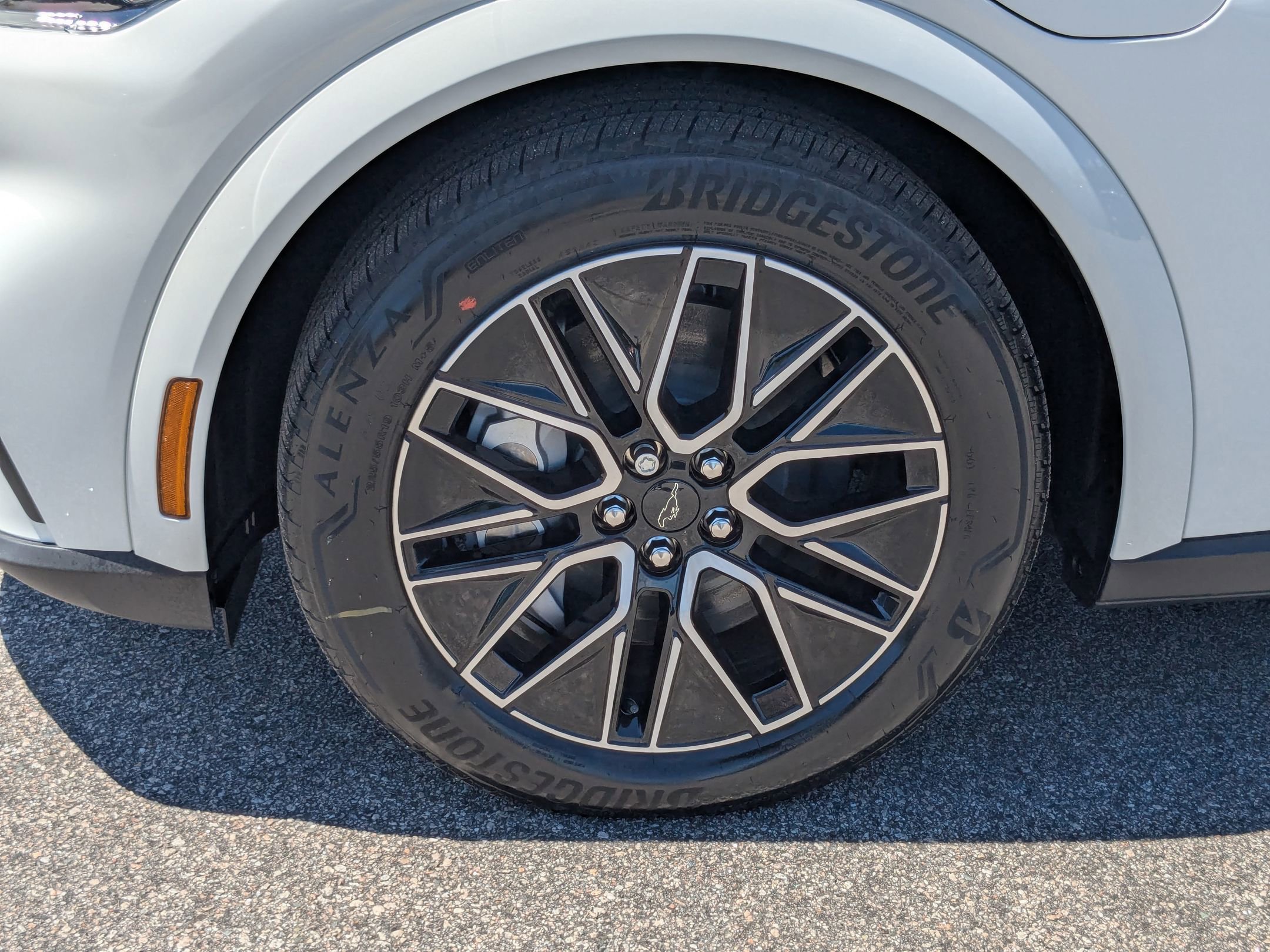 2025 Ford Mustang Mach-E Premium photo 3