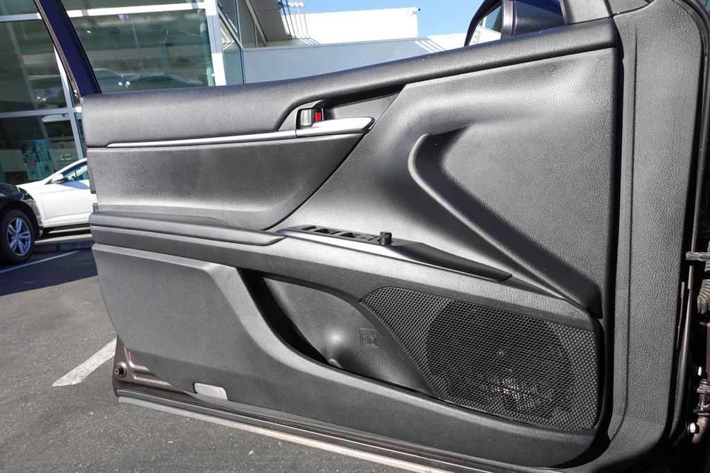 2019 Toyota Camry L photo 13