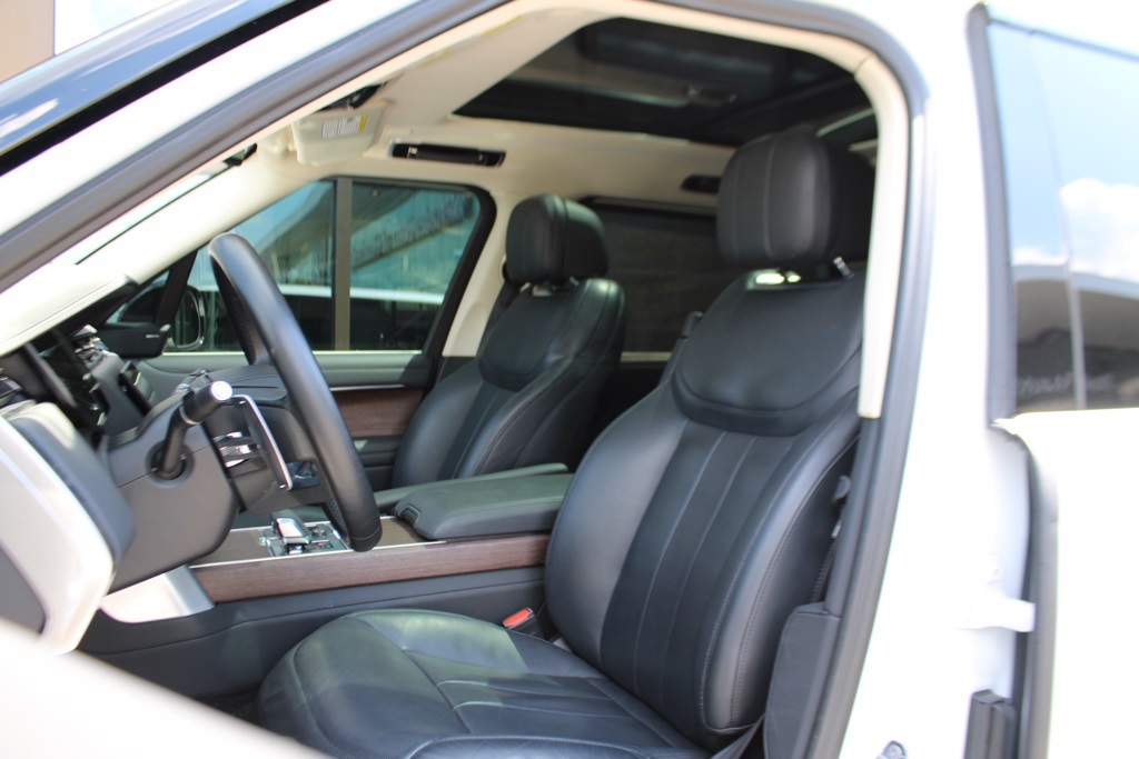 2023 Land Rover Range Rover SE photo 5