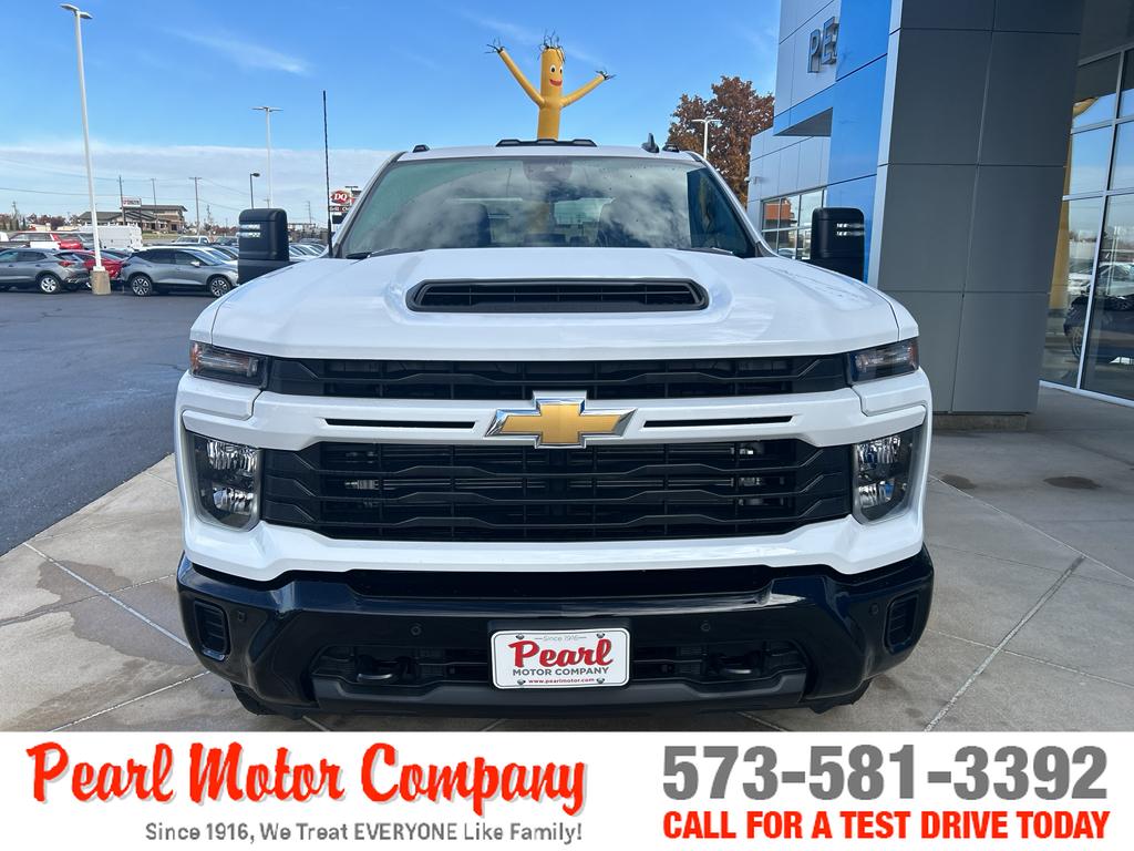 2026 Chevrolet Silverado 2500HD Custom photo 2