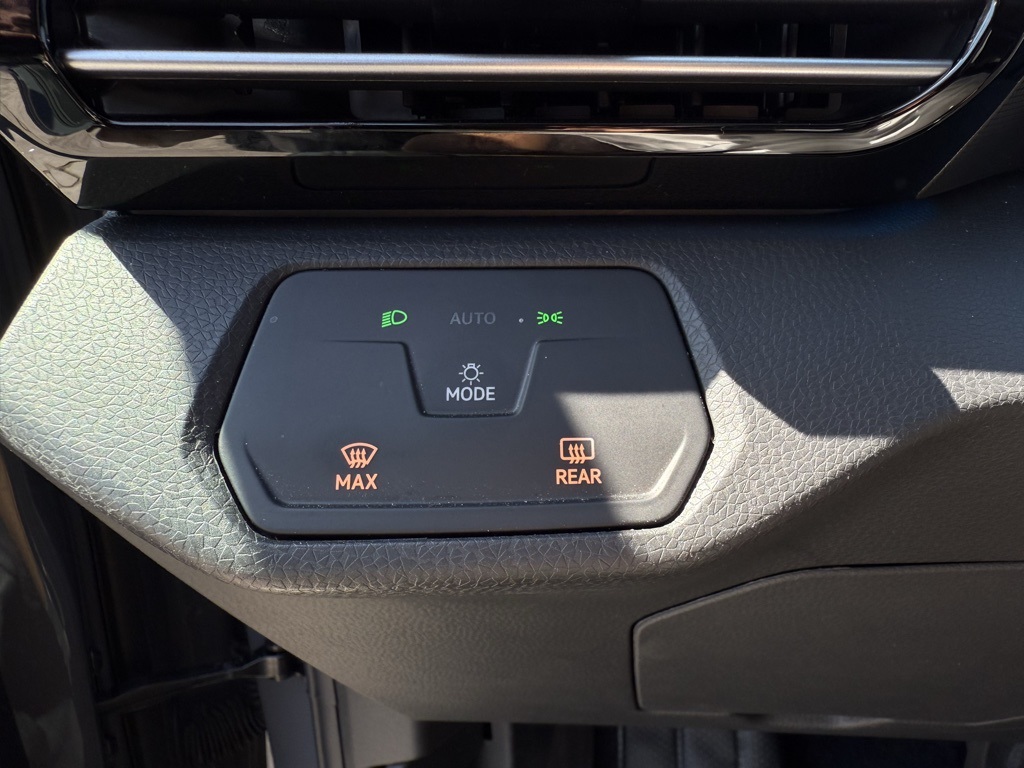 2023 Volkswagen ID.4 Pro photo 21