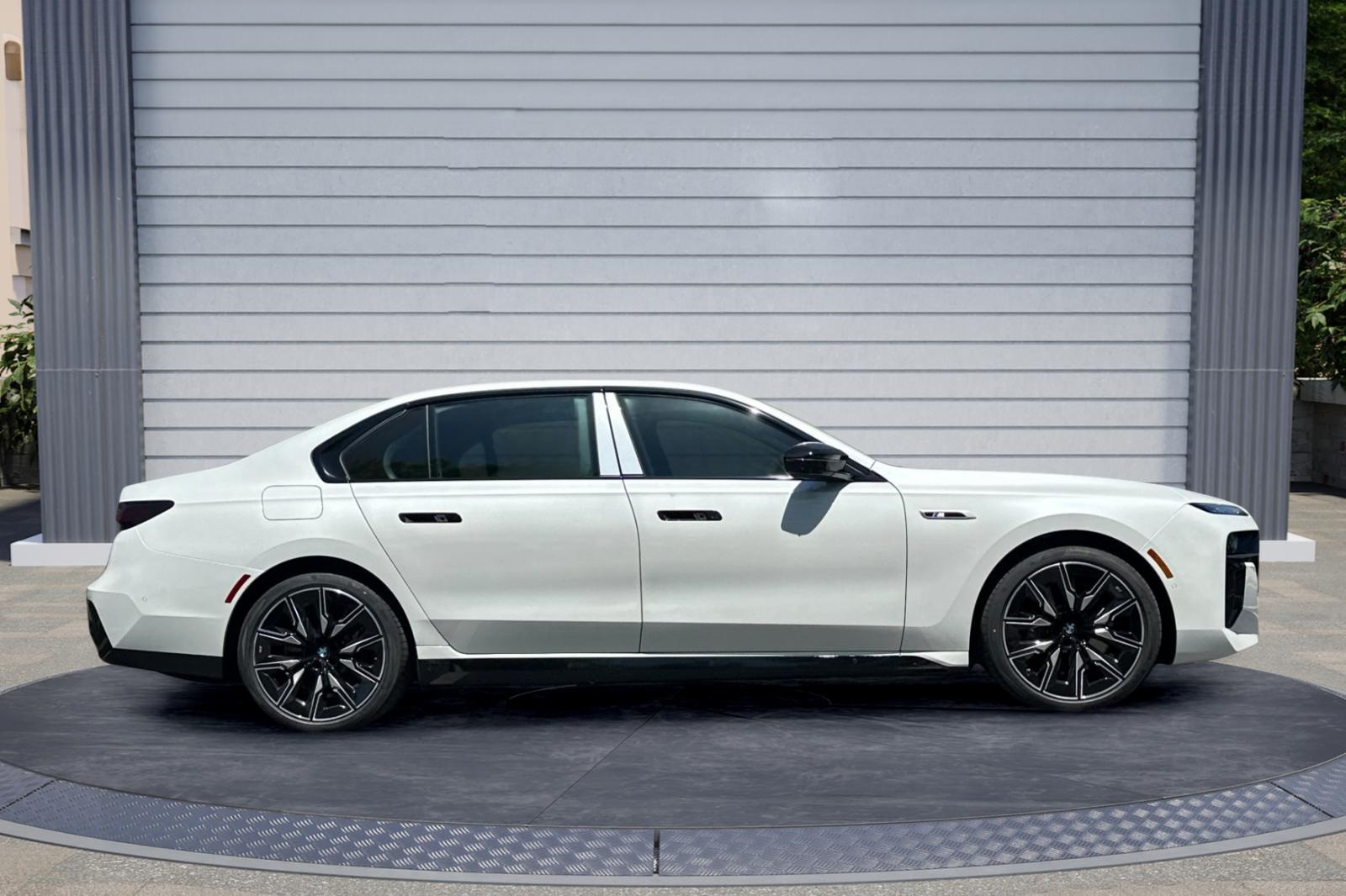 2025 Bmw i7 M70 photo 3