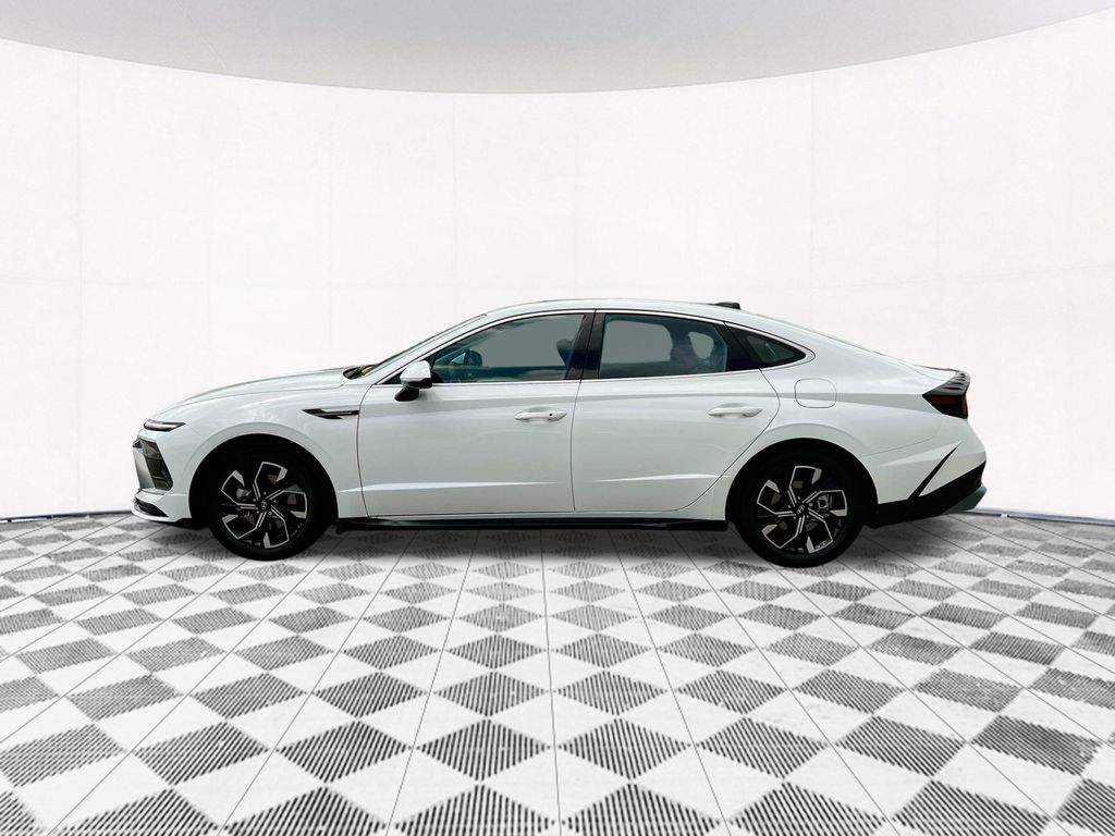 2025 Hyundai Sonata SEL photo 3
