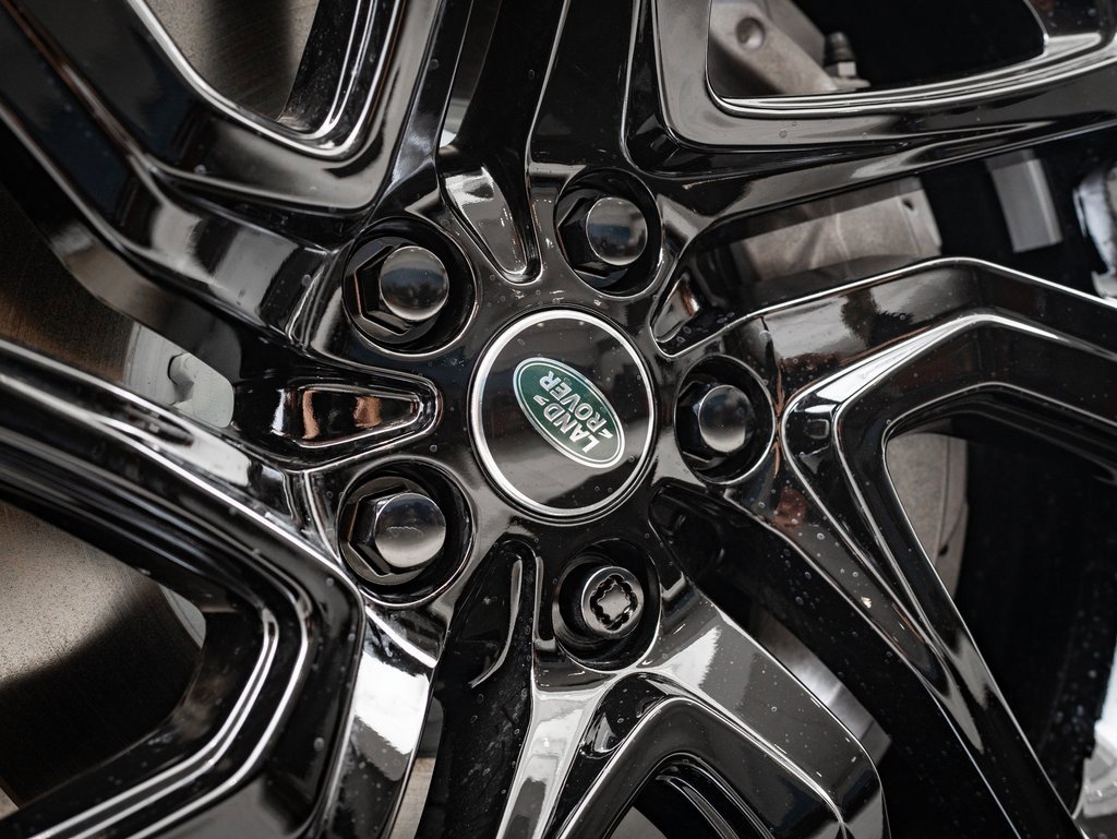 2025 Land Rover Discovery S photo 4