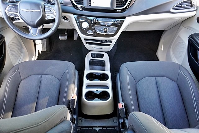 Used 2022 White Chrysler LX image 20