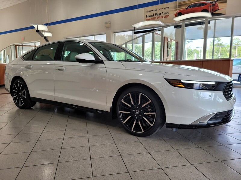 2025 Honda Accord Hybrid Touring photo 3