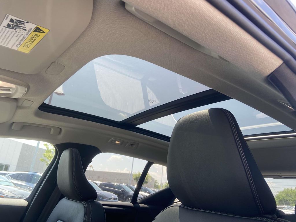 2026 Volvo XC40 AWD Plus photo 6