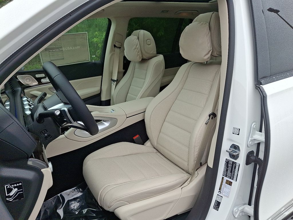 2026 Mercedes Benz GLS 450 4MATIC photo 8