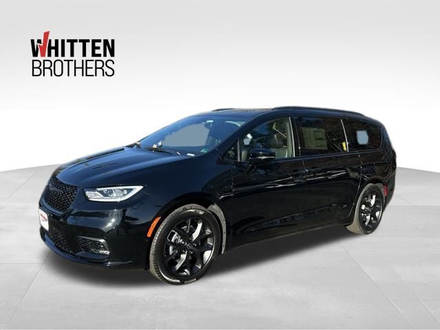 2026 Chrysler Pacifica Limited's photo