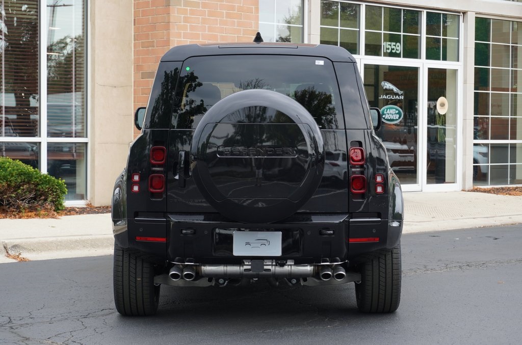 2025 Land Rover Defender 110 X-Dynamic SE photo 4